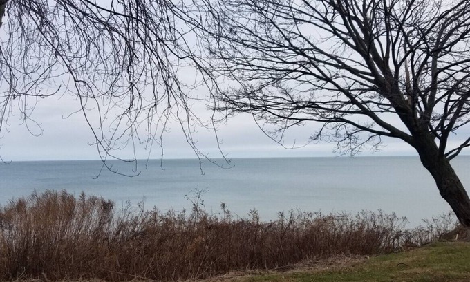 Geneva Cottage | Enjoy Lakefront Sunsets! Roomy 2 bed known as Water to Wine Lakefront Cottage