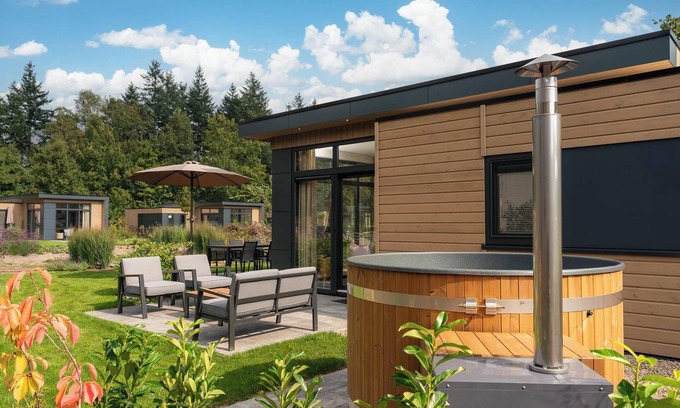 Lieren House | Enjoy luxury and comfort in our spacious Cannenburch with modern amenities and your own hot tub
