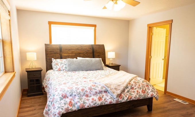 Saginaw Other | Enjoy REAL Oregon: Nature and beauty at your serene modern farmhouse.