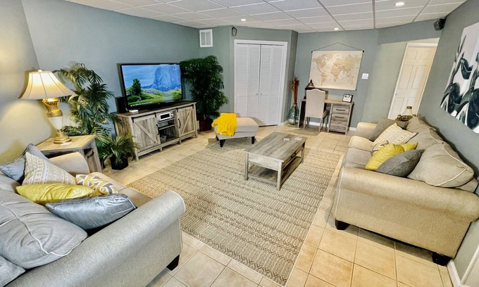 Ashley Oaks House | Enjoy spacious apartment near DWTN Knoxville - 15 min
