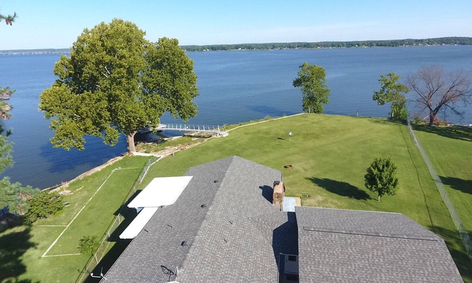 Grove House | Enjoy Sunsets at Lakefront 2 BR 2 BA Home