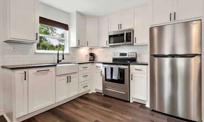 Moody Apartment | Enjoy the country views Unit B