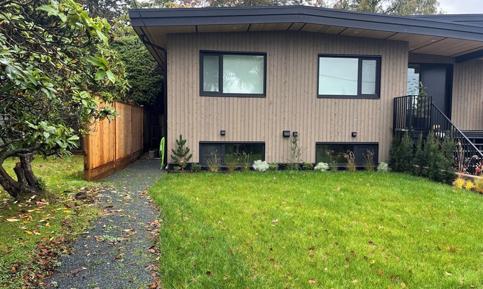 Dollarton House | Enjoy the mountains and the ocean from this clean and cozy Deep Cove Suite