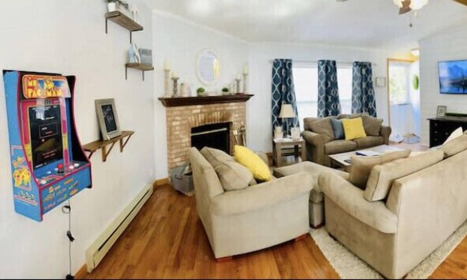 Thornhurst House | Enjoy This Arrowhead Lake Dog Friendly Ranch