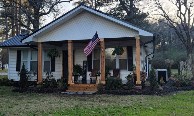 Elysian Fields House | Enjoy this charming country getaway perfect for weekends with friends or family!