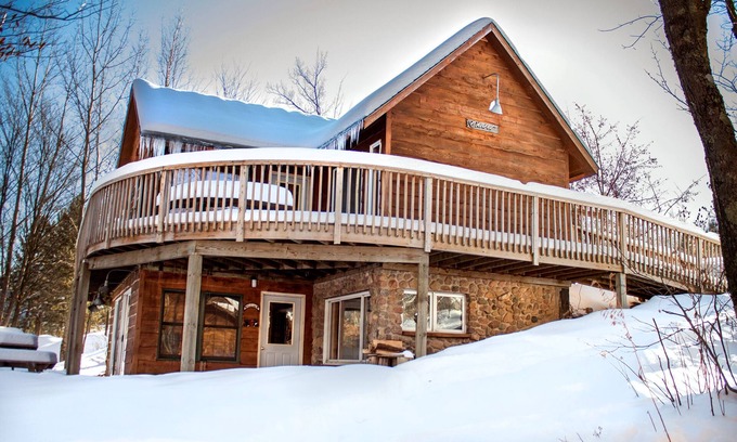 Athelstane Cabin | Enjoy views of the river with comfortable space for the whole family!