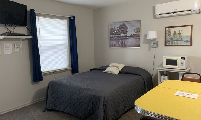 Cassville Cabin | Enjoy your family vacation!-Cabin 8