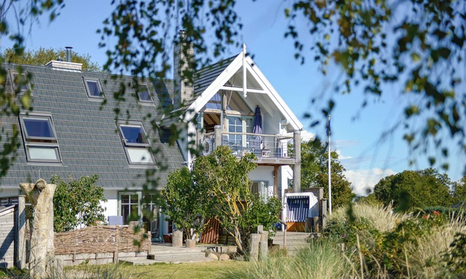 Fehmarnsund Apartment | Enjoy your vacation: Sea view, terrace & fireplace -BEACHHOUSE FEHMARN apartment Ostwind