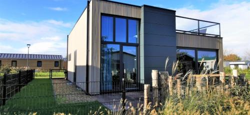 Enkhuizen House | Enkhuizer Strand Cube Elite Estel mit Dachterrasse und Zaun Haus Nr 337