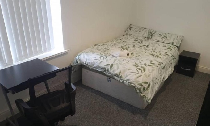 Burnley House | Ensuite double-bed (R4) close to Burnley city centre