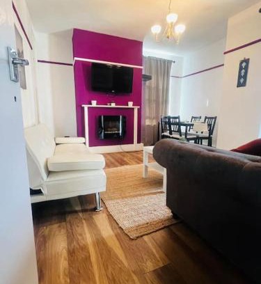 Larkhall Apartment | Entire 2 bed flat in London