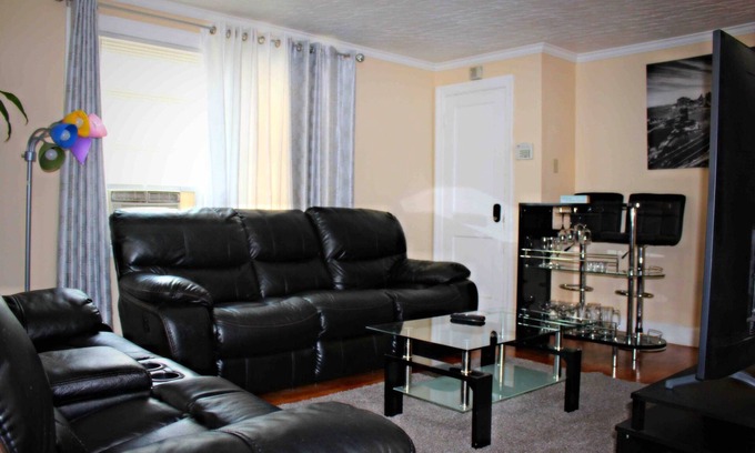 Southern Mattapan Apartment | ENTIRE 2BR APARTMENT IN A NICE QUIET NEIGHBORHOOD!