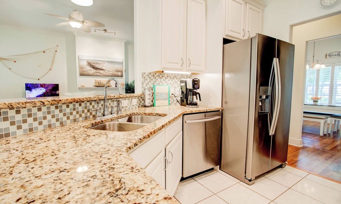 Fort Walton Beach - Destin House | Entire 3-bedroom home in Niceville, iconic bay view15 min from Destin beaches!