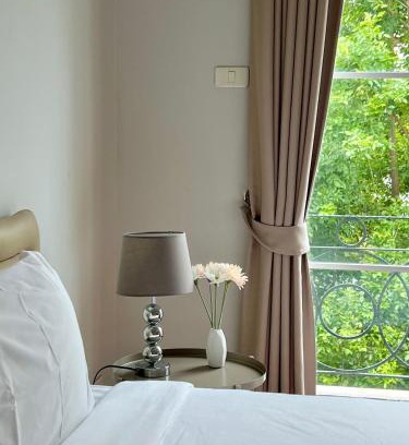 Bangkok Central Business District House | Entire 3BR Townhome in Sukhumvit, shared Pool, near BTS&MRT Asok