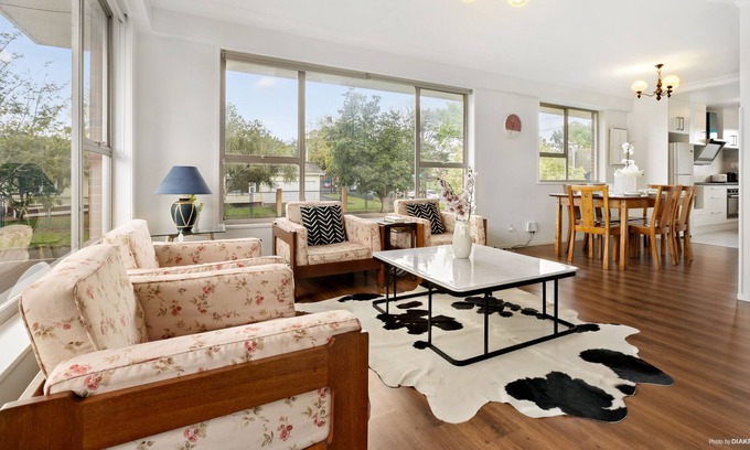 Epsom House | Entire 5 bedrooms character townhouse in Newmarket (Central Auckland)