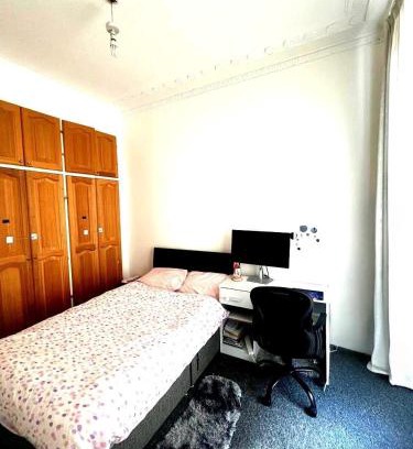 Reading Apartment | Entire apartment castle view - 10 mins from reading station town centre