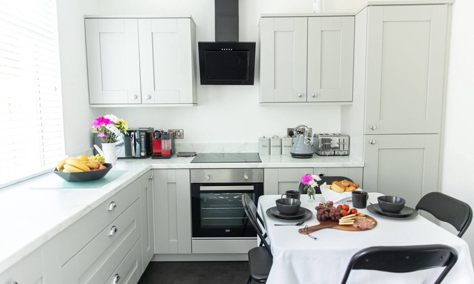 Belfast House | Entire family home, large garden and free parking
