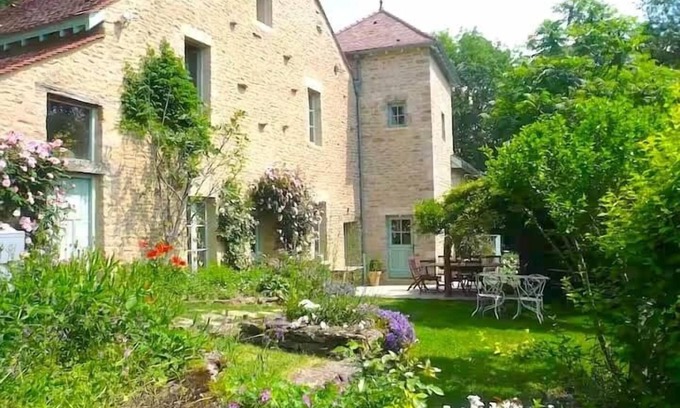 Montoillot House | Entire gîte, Le Bourguignon