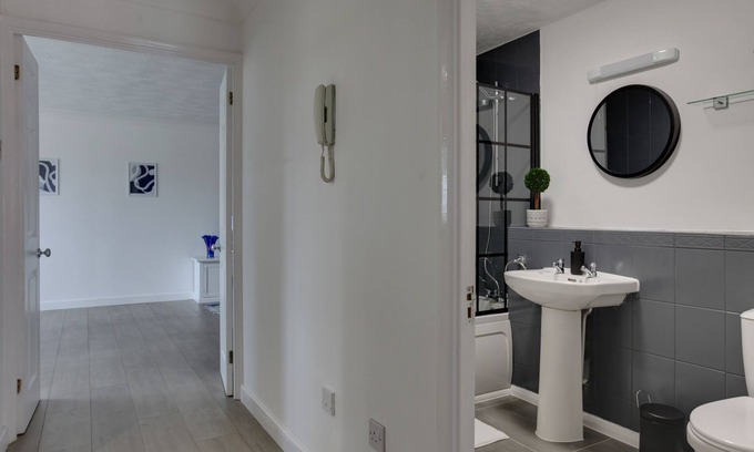 Bishop's Stortford Condo | Entire home/flat perfect for contractors