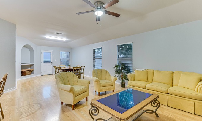 Stoney Ridge House | Entire home in Del Valle with backyard. Pet-friendly!