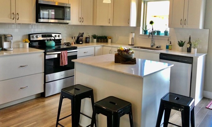 Billings House | *Entire home in gated community for extended stay*