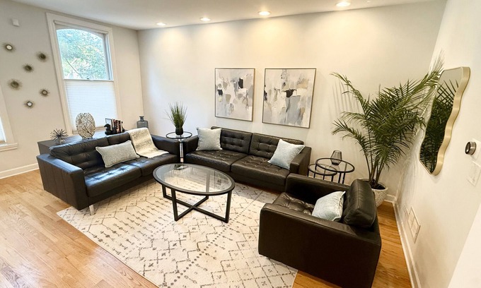 Ranch Triangle House | Entire Home in Lincoln Park - Amazing Game Room - Perfect Location