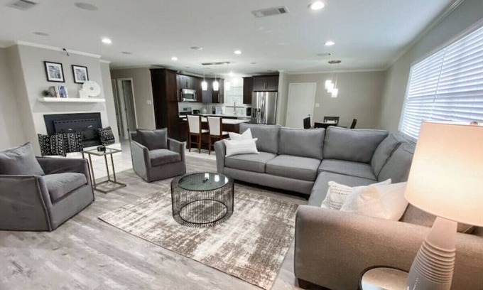 Conway House | Entire home in the heart of Conway!