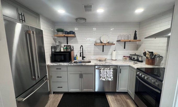 Wade Hampton House | Entire Home Minutes to Downtown