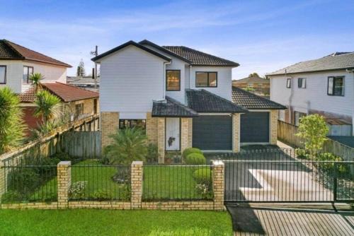 Ranui House | Entire house in West Auckland