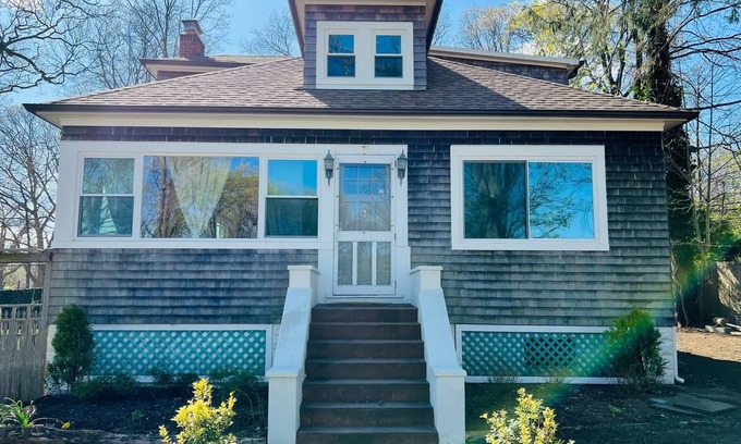 Ronkonkoma House | Entire House on Lake Ronkonkoma