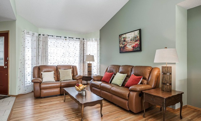 Country Hills House | Entire large house! 8 bedrooms & 4Baths! Close to airport!