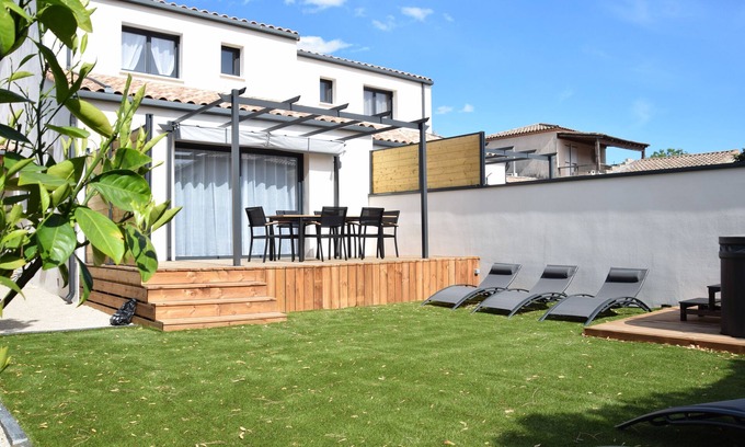 Saint-Just House | Entre MER ET Riviere LA Villa Oranger Vous Accueille Avec SON Jacuzzi, 6 Places