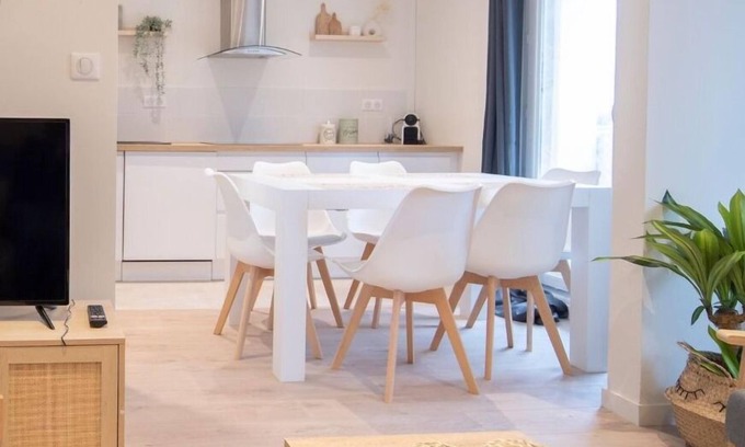 Saint-Cyr-au-Mont-d'Or Apartment | Envie Lyonnaise Location ★ 14 persons ★ Terrace