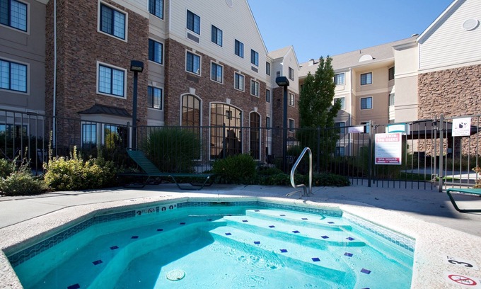 Glendale Condo | Equipped King Suite | Complimentary Breakfast, Outdoor Pool + Shared Hot Tub