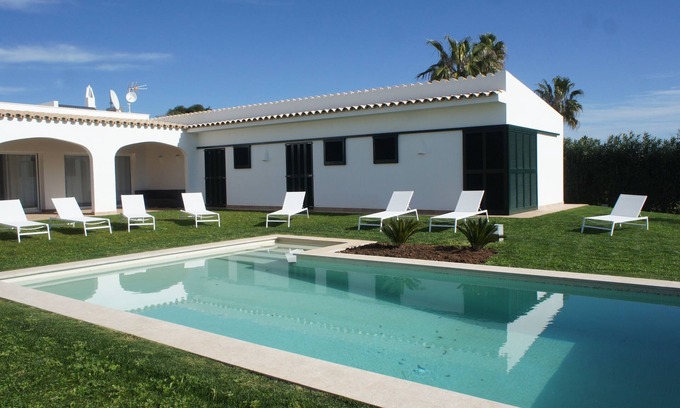 Binisafua Villa | VILLA BINIMIGI - BEACH FRONT 4 SUITES WIFI SATELLITE