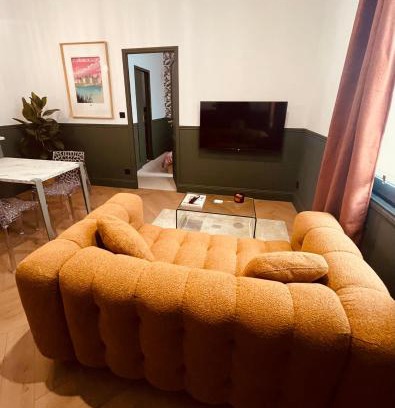 Longue-Jumelles Apartment | Escapade Élégante