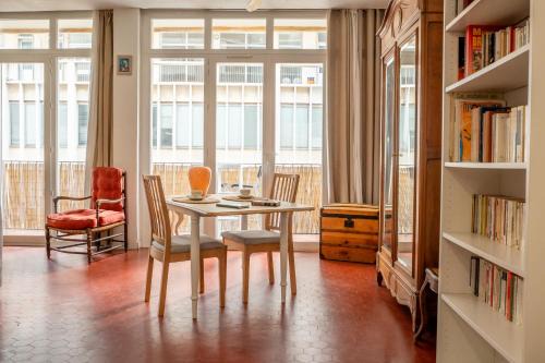 Old Town Apartment | Escapade entre ville et mer, terrasse ensoleillée