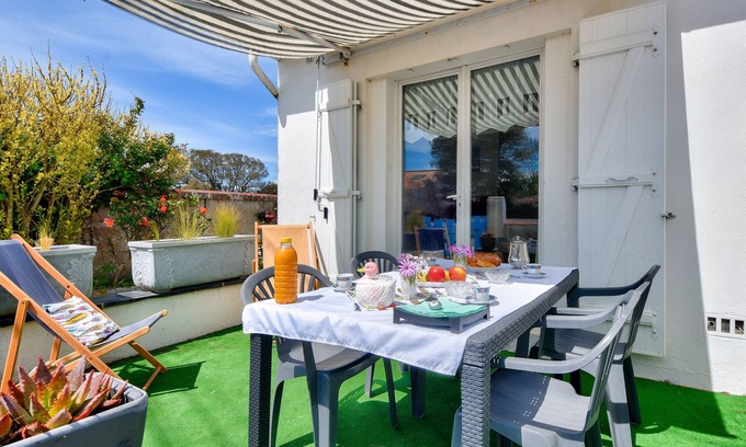 Noirmoutier-en-l'Ile Ski Chalet | Escape 400m from Sableaux beach