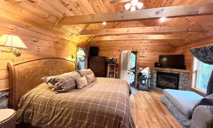 Beech Mountain Cottage | Escape from the everyday & come to Beech’s Cozy Cottage to stay & play!