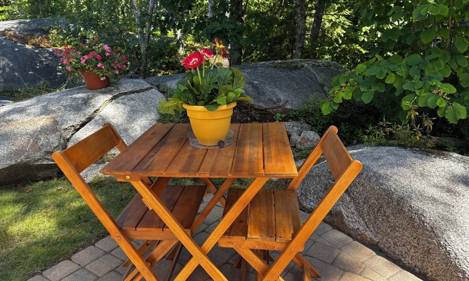 Arundel Cottage | Escape to a dream cottage morning walks, heated pools, & the best of So Maine