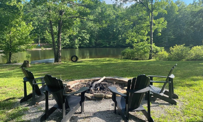 Altamont Cabin | Escape to Banjo Bungalow your cozy 2-bdrm lakefront cabin on 27 private acres
