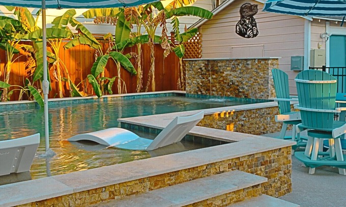 San Jacinto House | Escape to Iggy's Oasis