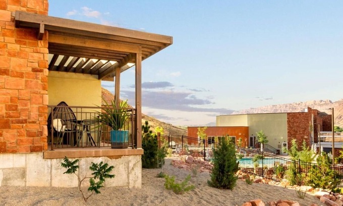 Moab Hotel | Escape to Nature's Bliss! Complimentary Breakfast, Pool, and Hot Tub!