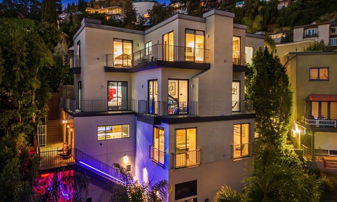 Hollywood Hills West Villa | "Escape to the Hollywood Hills: Luxurious Retreat with Stunning Panoramic Views”