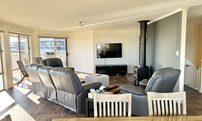 North Beach Apartment | Escape2Kassa - Spacious Home on Quiet Street