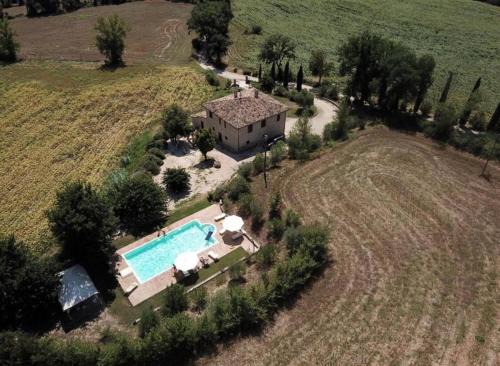 Todi Villa | Esclusivo Casale Etrusco con Piscina e Zona Relax