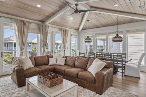 Holiday Isle House | Esmeralda At Destin Pointe Resort