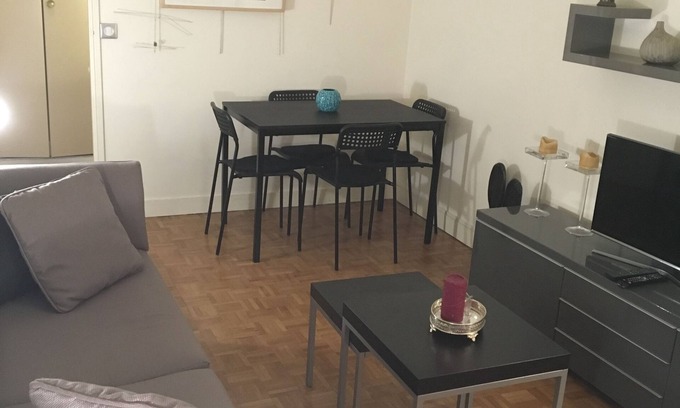 Gambetta Apartment | Esplanade de La Defense Apartment