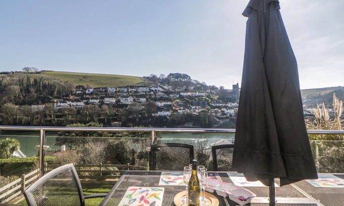 Newton Ferrers House | ESTUARY VIEW, family friendly, with a garden in Newton Ferrers