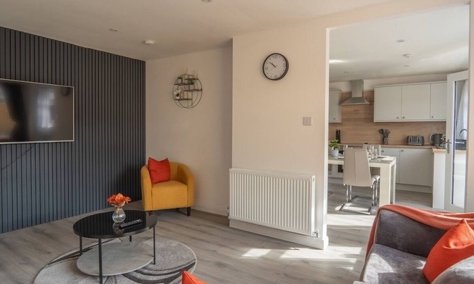 Glasgow House | Etive House - 3 bedroom stylish home